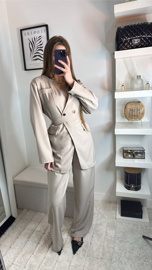 Ensemble classique crรจme