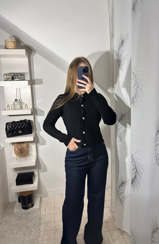 Pull noir ร  bouton dorรฉe