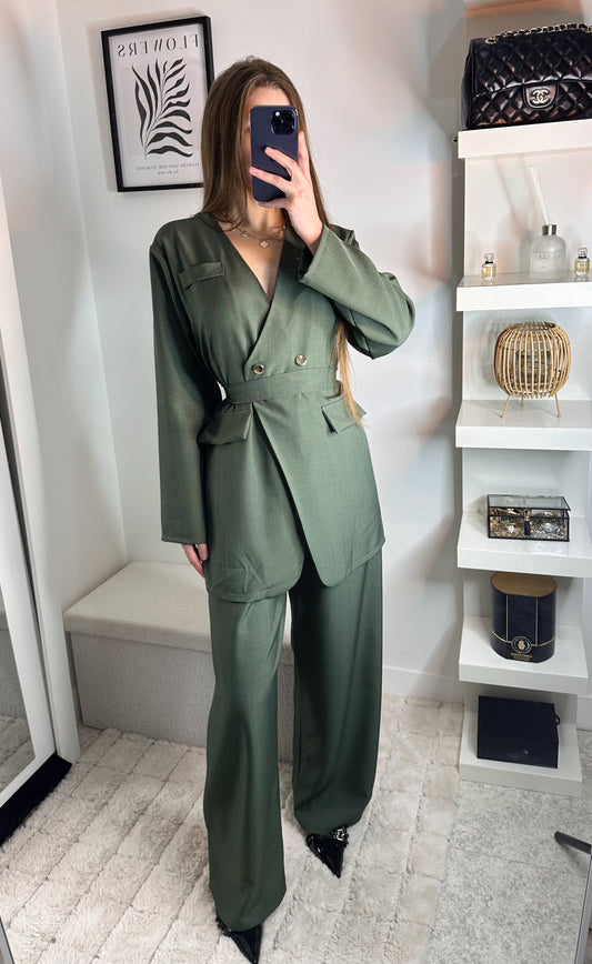 Ensemble classique kaki