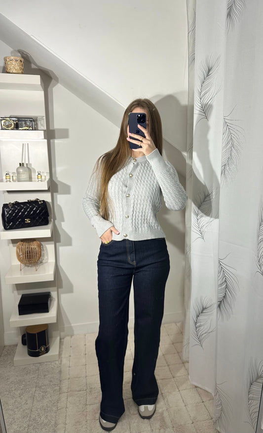 Pull gris claire ร  bouton dorรฉe